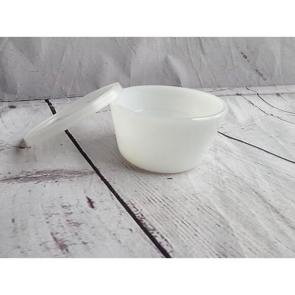 VINTAGE GLASBAKE MILK GLASS 4 0Z. CUSTARD CUP With Plastic Cover - Picture 1 of 6